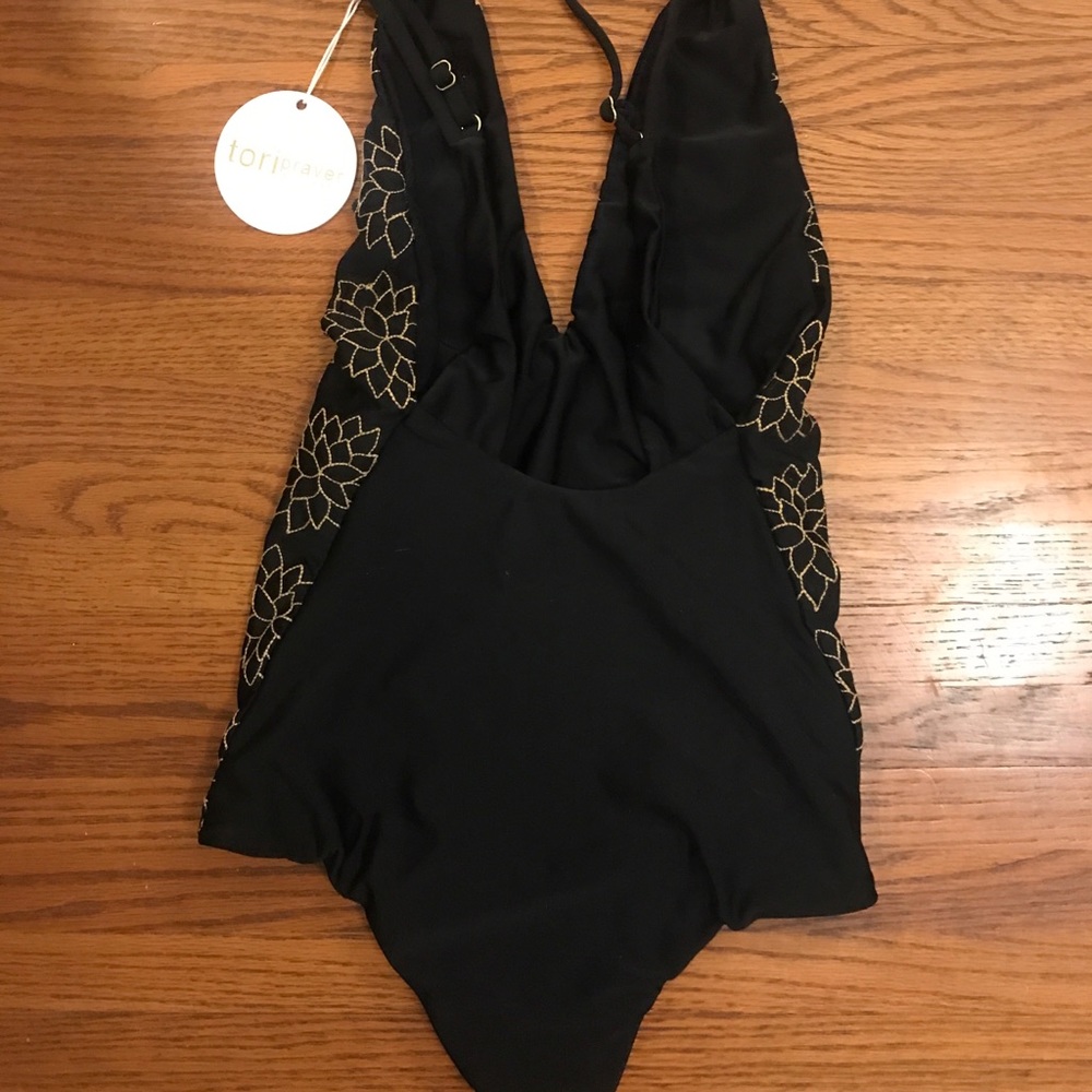 Beautiful One Piece!! - Picture 3 of 4